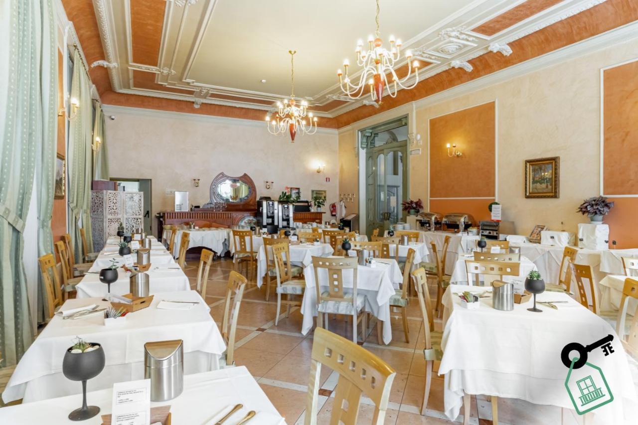 Hotel Rooms Lago Maggiore Verbania Esterno foto